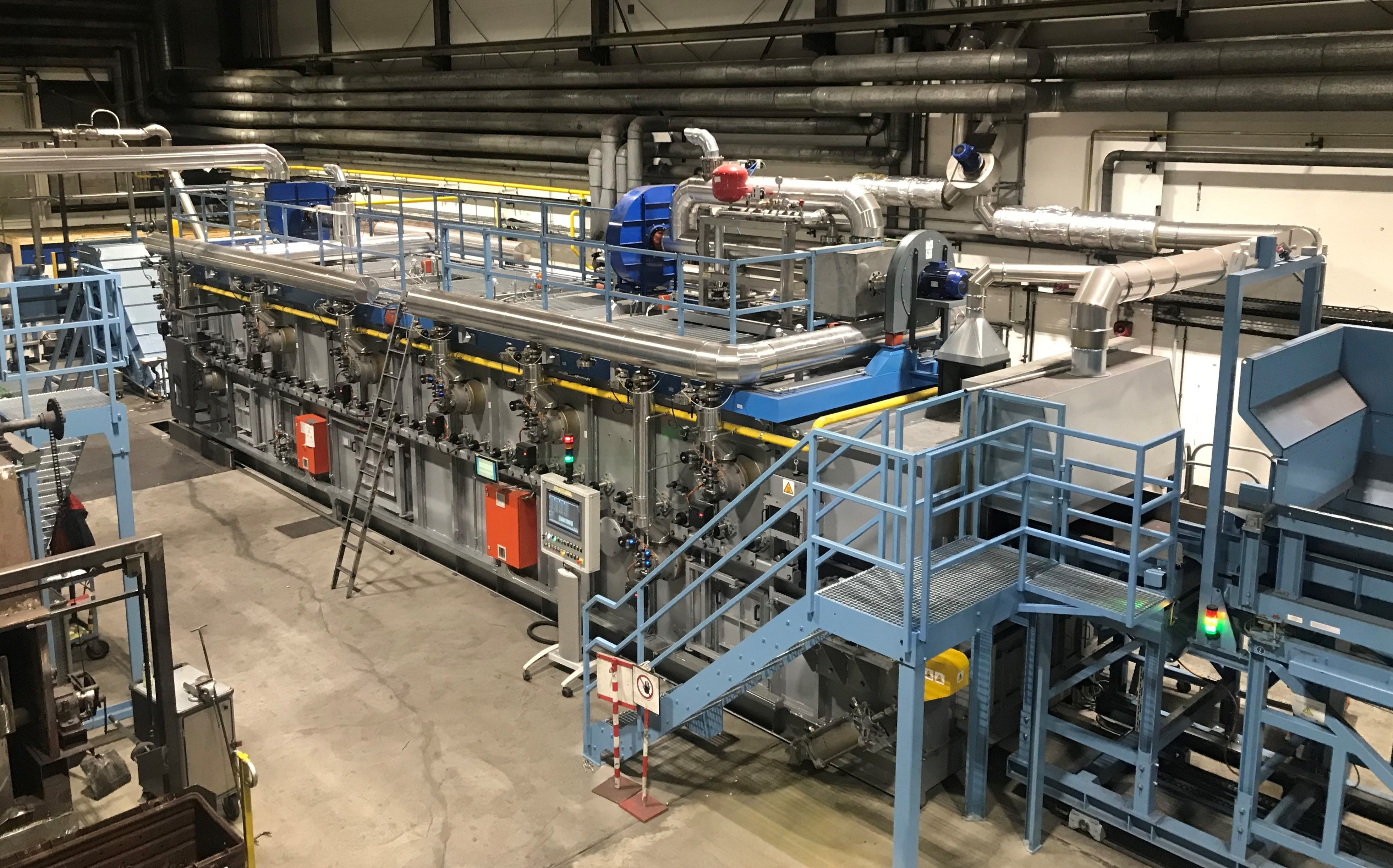 FORNI E LINEE A NASTRO IN MAGLIA FUSA PER CEMENTAZIONE, TEMPRA, BONIFICA, CARBONITRURAZIONE, RINVENIMENTO