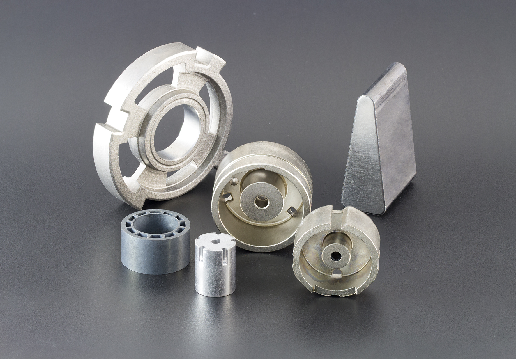 Soft magnetic sintered metallic parts