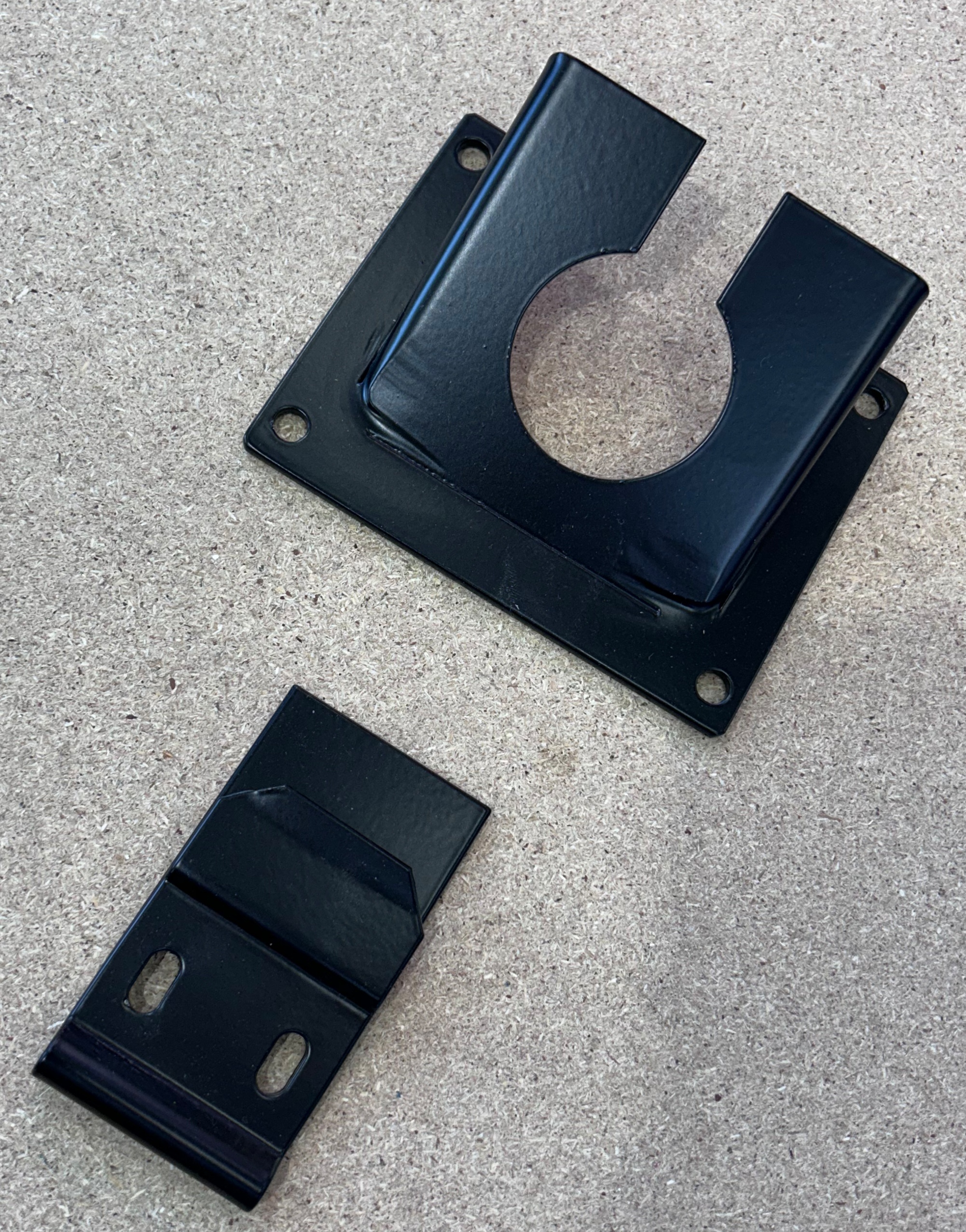 Molla per paratia (in basso a sinistra) e staffa sensore (in alto a destra)