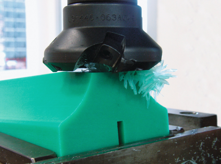 Materiale plastico estruso e lavorato a disegno